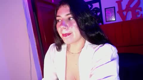 ilayra_smith online show from November 25, 2025, 9:37 pm