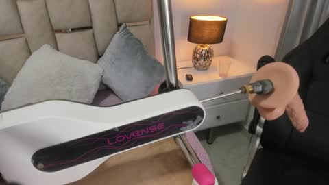 Snapshot of iliy_ chatting on December 5, 2024, 8:22 am ILY online show from December 5, 2024, 8:22 am