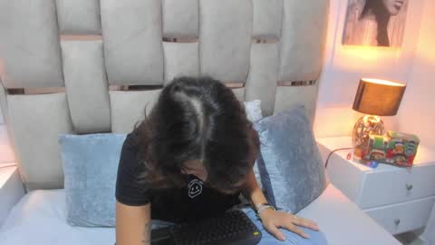 Snapshot of iliy_ chatting on December 12, 2024, 9:30 am ILY online show from December 12, 2024, 9:30 am