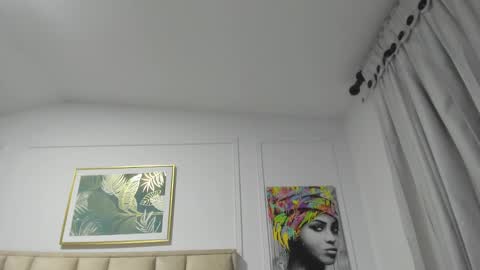 Snapshot of iliy_ chatting on December 31, 2024, 5:44 am ILY online show from December 31, 2024, 5:44 am