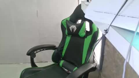 Snapshot of ilove_squirting18 chatting on October 9, 2025, 1:03 am KATRINA online show from October 9, 2025, 1:03 am