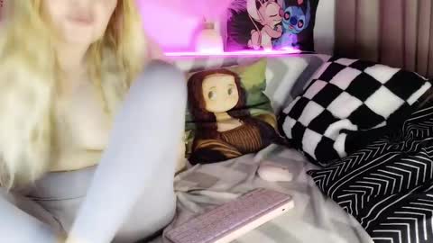 nicollee online show from March 11, 2025, 3:23 pm