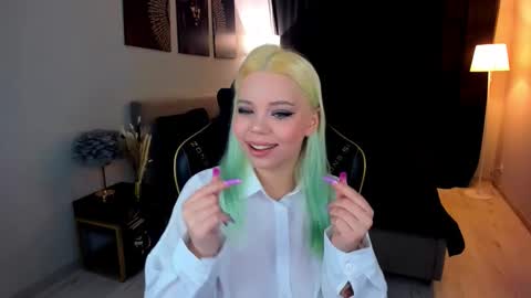 Roxy online show from November 18, 2025, 8:02 pm