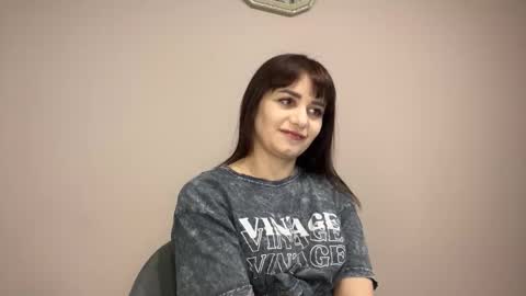 Snapshot of im_alisa_ chatting on November 3, 2025, 8:37 am Alisa online show from November 3, 2025, 8:37 am