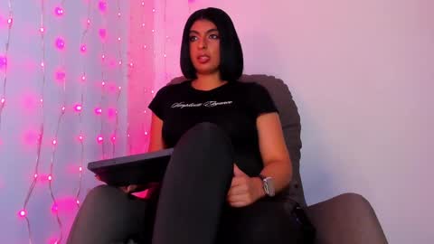 im_anna_ online show from February 12, 2025, 9:33 pm