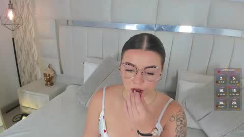 DAHLIA online show from October 25, 2025, 8:03 pm