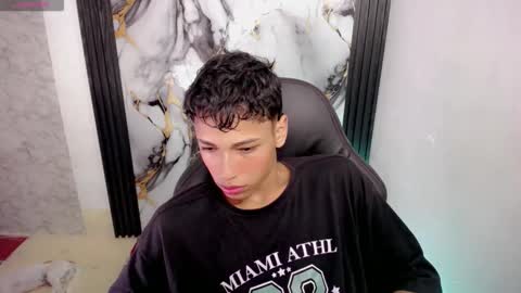 im_david01 online show from December 1, 2025, 1:05 pm