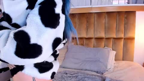 Anna  online show from February 10, 2025, 11:57 am