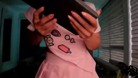 im_mariana online show from October 4, 2025, 6:28 pm