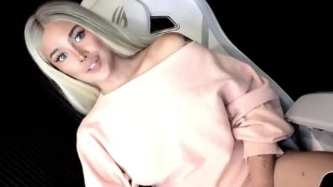 Candy Moore online show from May 28, 2026, 3:09 pm