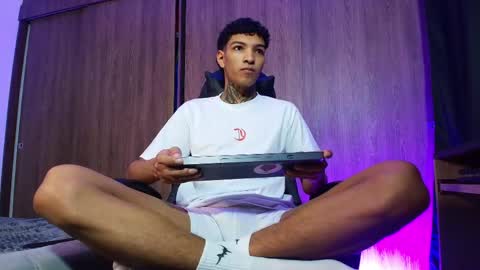 im_usuga online show from May 28, 2026, 3:26 am