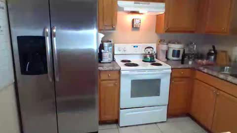 Snapshot of iman_love chatting on December 10, 2024, 5:22 pm iman_love online show from December 10, 2024, 5:22 pm