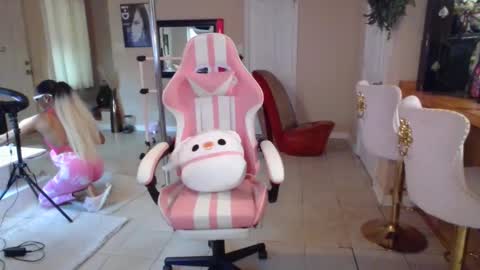 Snapshot of iman_love chatting on October 2, 2025, 7:21 pm iman_love online show from October 2, 2025, 7:21 pm