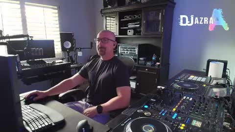 Snapshot of imdjazra chatting on April 25, 2026, 11:35 pm DJ Azra online show from April 25, 2026, 11:35 pm