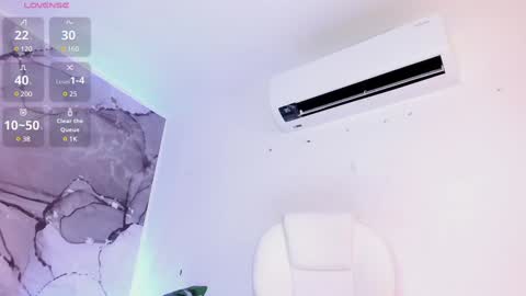 Snapshot of imleana chatting on December 9, 2024, 6:46 pm Leana online show from December 9, 2024, 6:46 pm