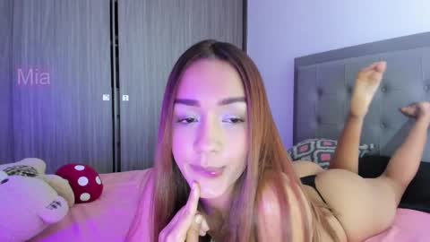 mia ---------  COL TIME online show from February 19, 2025, 1:18 am