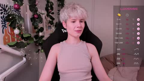 Mia online show from December 5, 2024, 5:50 pm