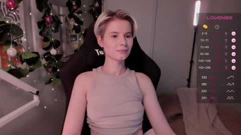 Mia online show from December 23, 2024, 8:36 pm