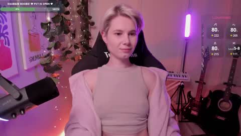 Mia online show from March 3, 2025, 1:09 pm