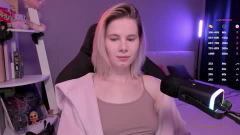 Mia online show from April 5, 2026, 10:12 am