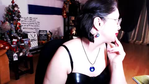 Empress online show from December 13, 2024, 8:26 pm