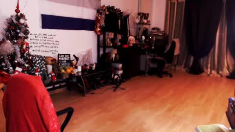 Empress online show from January 11, 2025, 4:03 pm