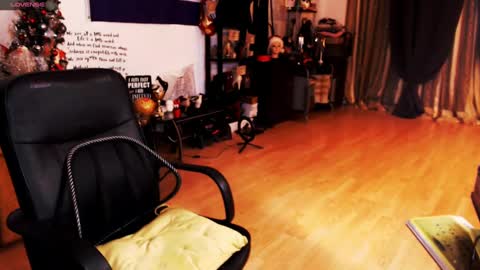 Empress online show from February 11, 2025, 2:35 am