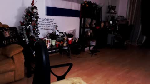 Empress online show from February 27, 2025, 10:42 pm