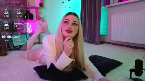 Snapshot of inchcaser chatting on November 27, 2025, 8:33 pm Dina Help me reach 100 likes online show from November 27, 2025, 8:33 pm