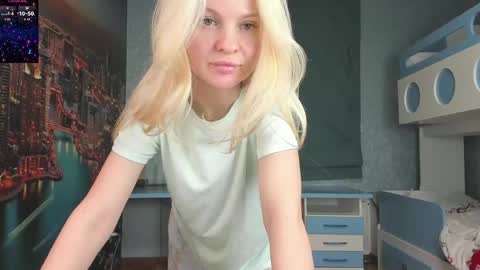 Snapshot of incredible__shell_ chatting on April 27, 2026, 7:56 pm Masha online show from April 27, 2026, 7:56 pm