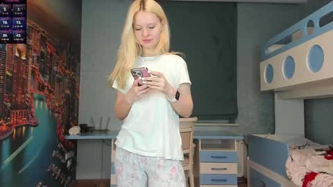 Snapshot of incredible__shell_ chatting on May 10, 2026, 7:41 pm Masha online show from May 10, 2026, 7:41 pm