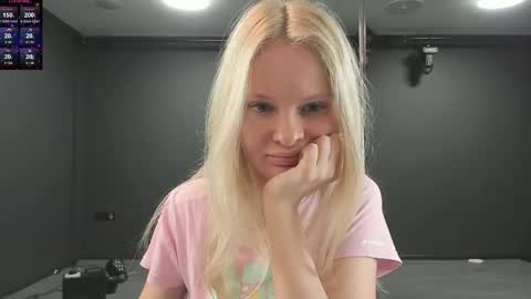 Snapshot of incredible__shell_ chatting on May 18, 2026, 8:14 pm Masha online show from May 18, 2026, 8:14 pm