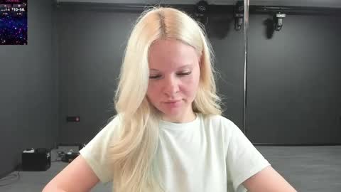 Snapshot of incredible__shell_ chatting on May 27, 2026, 7:00 pm Masha online show from May 27, 2026, 7:00 pm