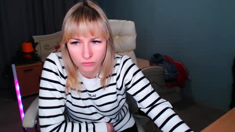 incredible_ariela online show from January 18, 2025, 9:24 am