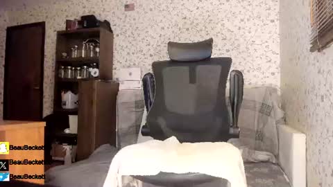 Snapshot of incredibleballbusting chatting on July 19, 2026, 4:27 am Beau Beckett online show from July 19, 2026, 4:27 am