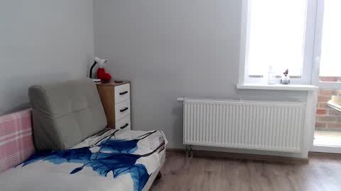 Della online show from March 8, 2025, 5:49 am