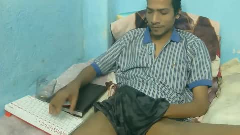 Snapshot of indian_bengali_boy chatting on November 29, 2025, 6:33 pm Suman Leo online show from November 29, 2025, 6:33 pm