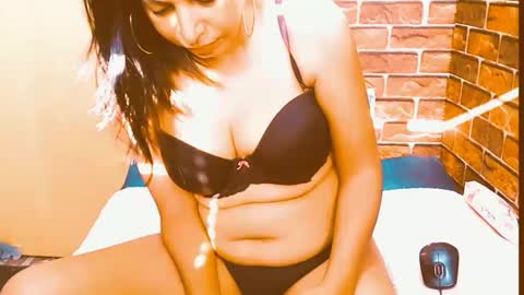 indian_spice_girl online show from June 11, 2026, 7:17 am