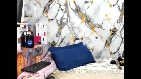 Lia online show from April 28, 2026, 7:57 am
