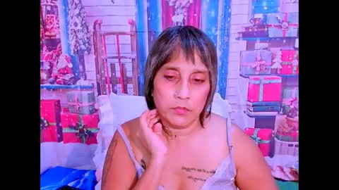 indianroxy27 online show from December 14, 2025, 10:25 pm