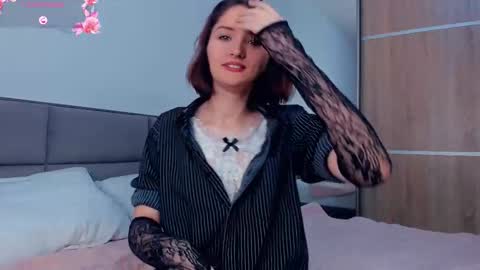 Kira online show from October 6, 2025, 4:10 am