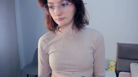 Kira online show from November 14, 2025, 4:11 am