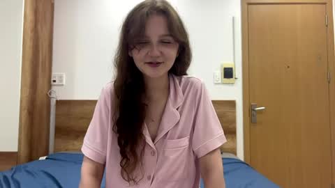 Snapshot of inellheinen chatting on May 20, 2026, 1:17 pm Viola online show from May 20, 2026, 1:17 pm