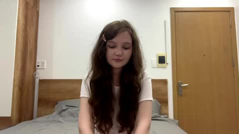 Snapshot of inellheinen chatting on May 21, 2026, 12:56 pm Viola online show from May 21, 2026, 12:56 pm