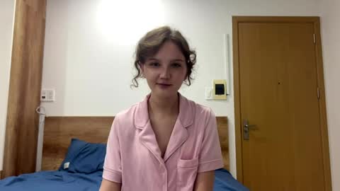 Snapshot of inellheinen chatting on May 22, 2026, 1:17 pm Viola online show from May 22, 2026, 1:17 pm