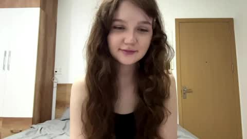Snapshot of inellheinen chatting on May 24, 2026, 2:11 pm Viola online show from May 24, 2026, 2:11 pm