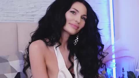 InesBrillante online show from July 21, 2026, 10:01 pm