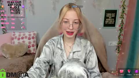 Mia online show from March 3, 2026, 2:12 pm