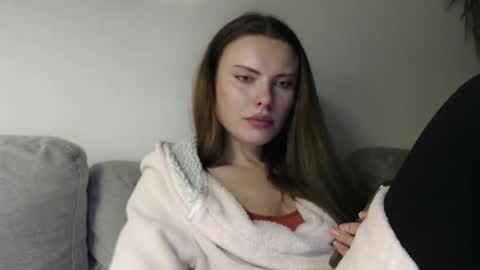 Sweet girl online show from February 6, 2025, 7:18 pm