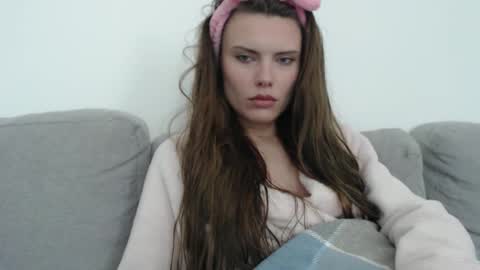 Sweet girl online show from February 7, 2025, 2:37 pm